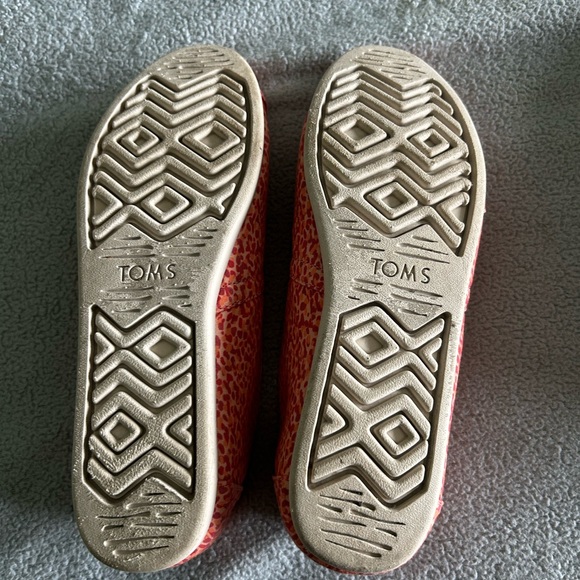 TOMS: coral and red speckled TOMS - Picture 3 of 3
